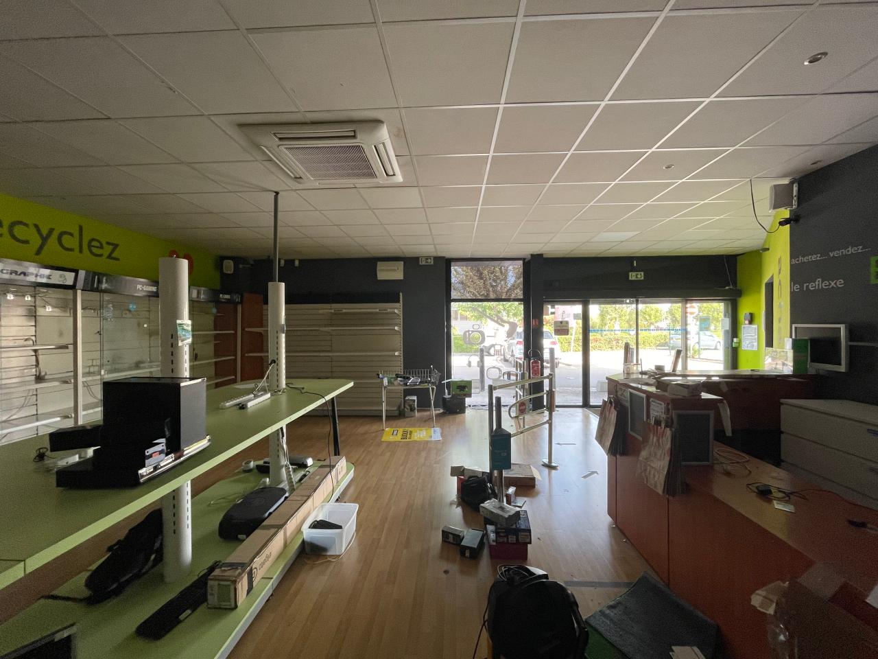 Commerce Saint-Mitre-les-Remparts 400m² Location commerce Saint-Mitre-les-Remparts Bouches-du-Rhône OLCOM2425408 12